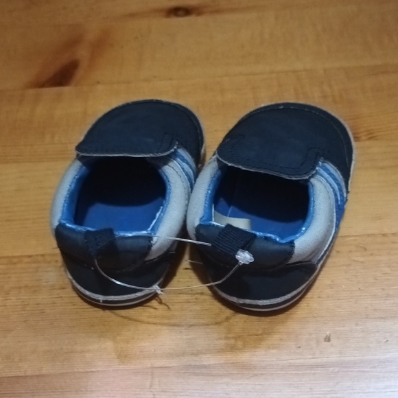 Size 6-12 months Baby gap walkers - Picture 4 of 8